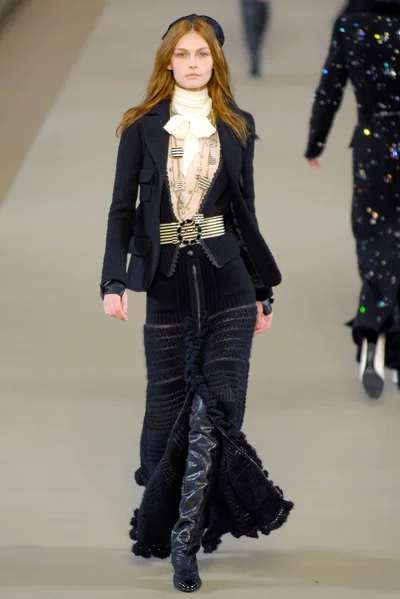 Look 16